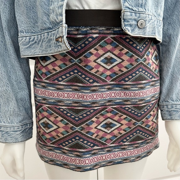 Southwestern Tribal Aztec Print Mini Skirt - Boho American Eagle 00s y2k - Picture 5 of 17